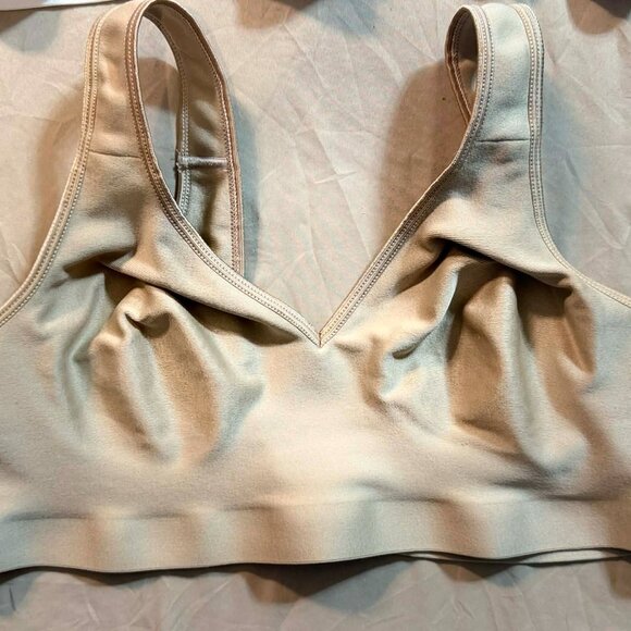 THREE Hanes Comfort Evolution wireless bras (1 black, 1 white, 1 taupe) L / 36D - Picture 7 of 14